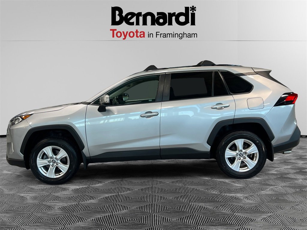2021 Toyota RAV4 XLE photo 2