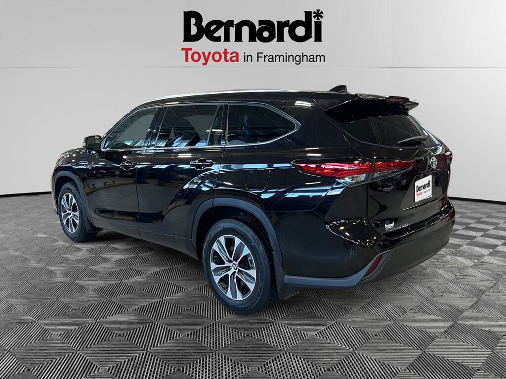 Used 2021 Toyota Highlander XLE SUV