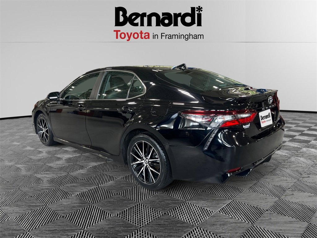 2022 Toyota Camry SE photo 3