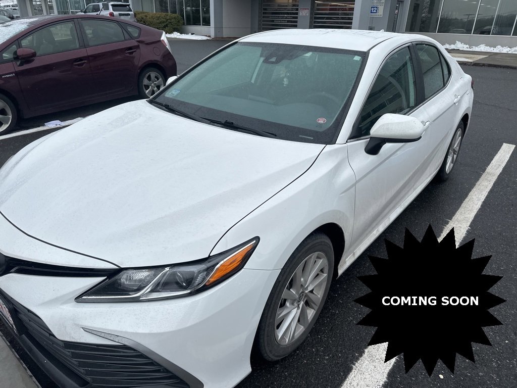 2024 Toyota Camry LE's photo