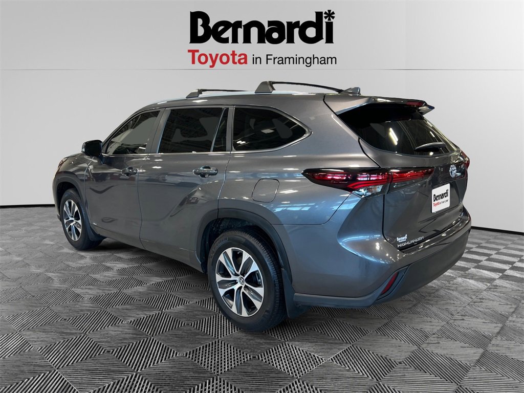 2024 Toyota Highlander Hybrid XLE photo 3