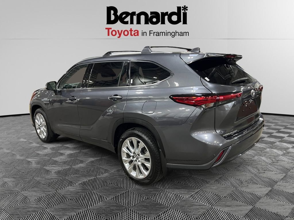 Used 2023 Toyota Highlander SUV