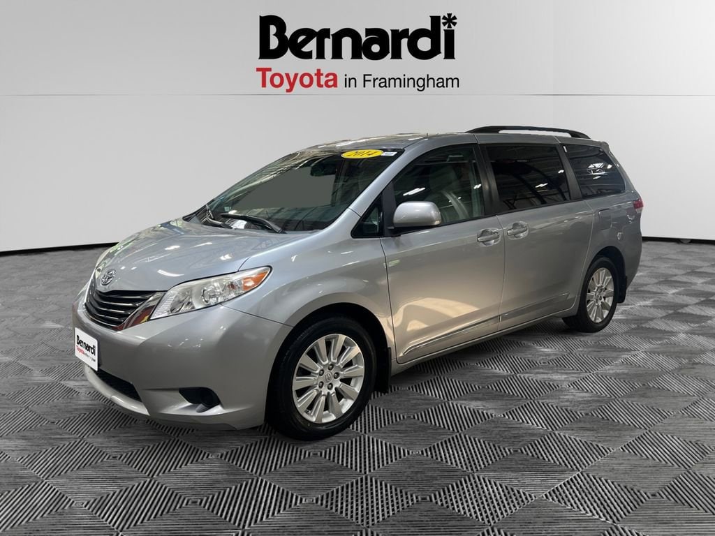 2014 Toyota Sienna LE V6 AWD 7-Passenger's photo