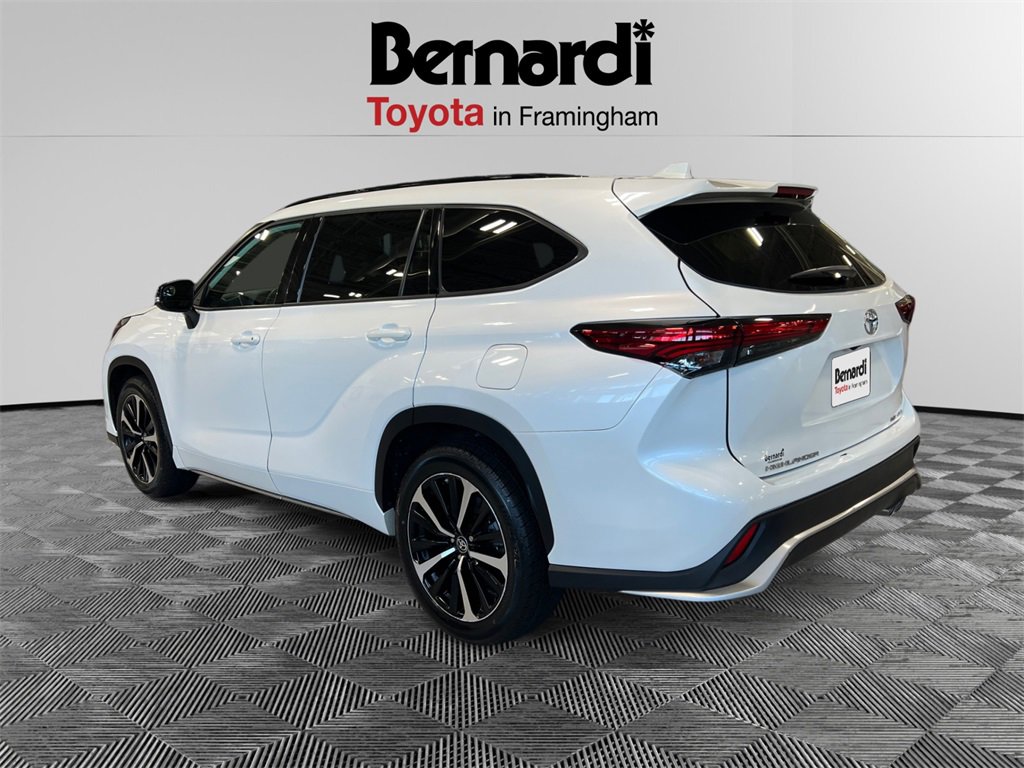 2021 Toyota Highlander XSE photo 3