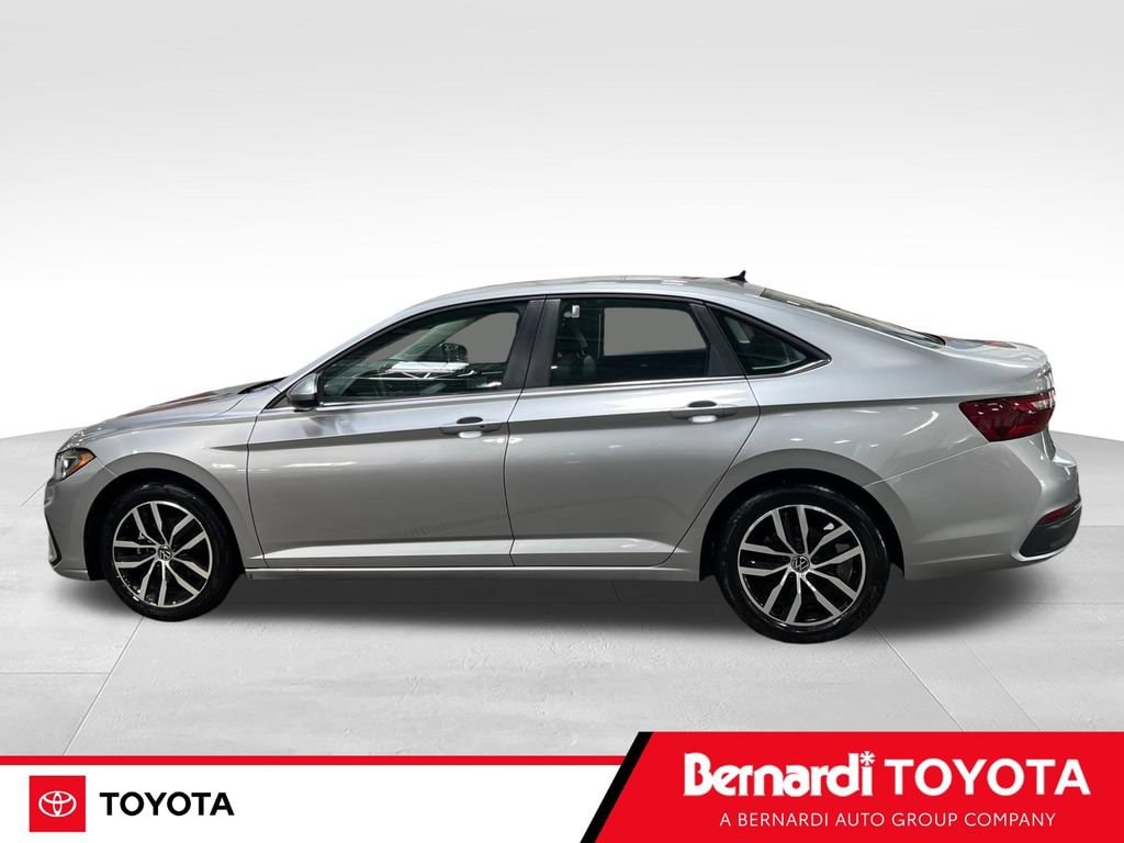 Used 2025 Volkswagen Jetta 1.5T SE Sedan