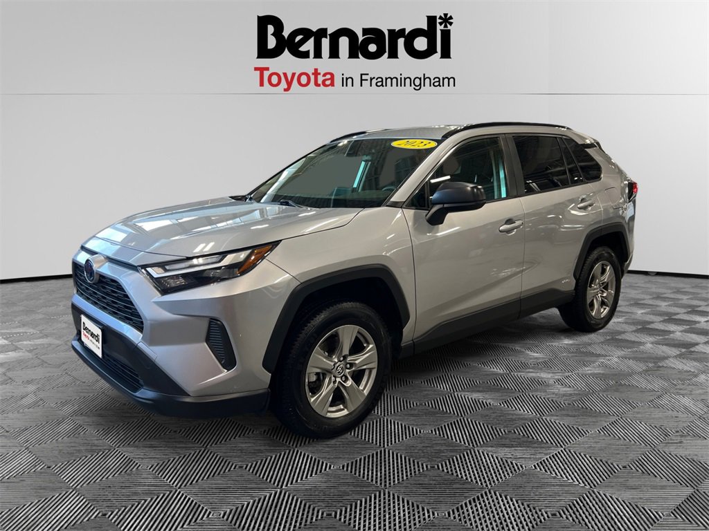 2023 Toyota RAV4 LE's photo