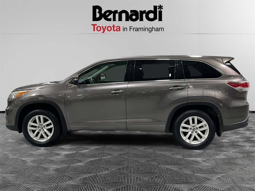 2016 Toyota Highlander LE photo 2