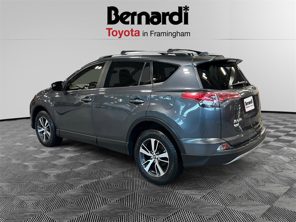 2017 Toyota RAV4 XLE photo 3