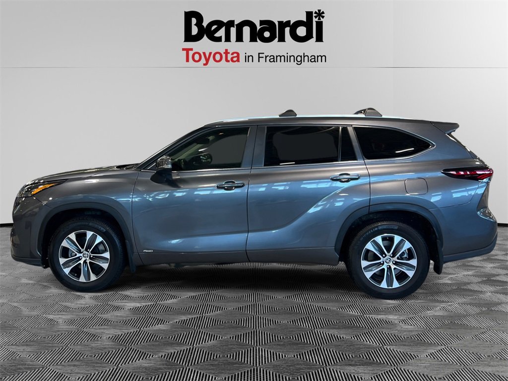 2024 Toyota Highlander Hybrid XLE photo 2