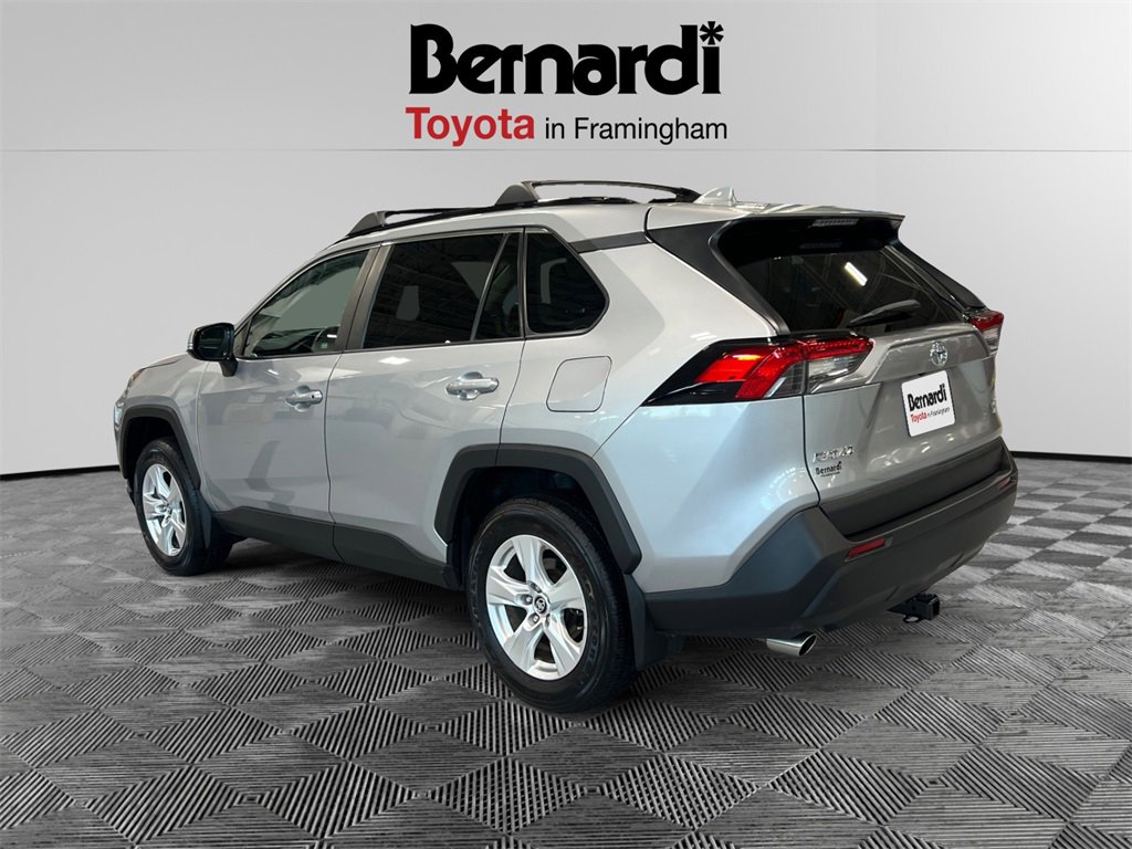 2021 Toyota RAV4 XLE photo 3