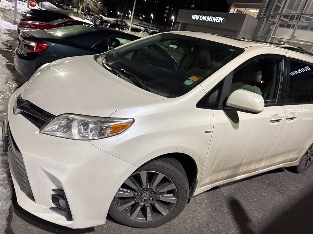 2020 Toyota Sienna XLE