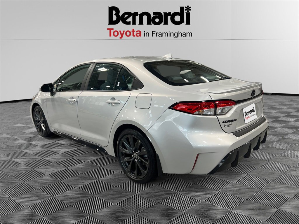 2025 Toyota Corolla SE photo 3