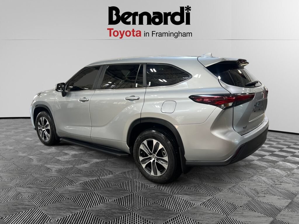 Used 2024 Toyota Highlander XLE SUV