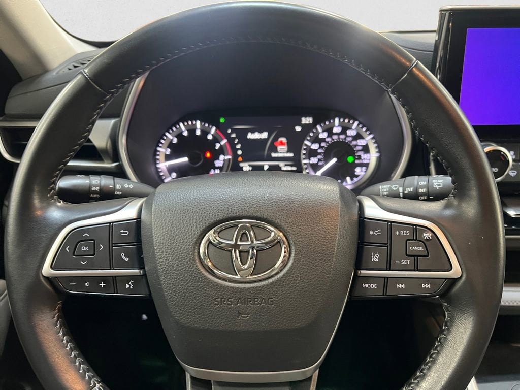 2023 Toyota Highlander XLE - Photo 12