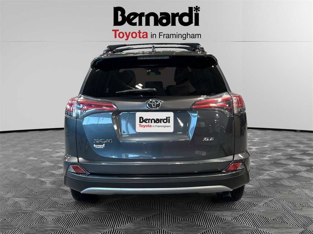 2017 Toyota RAV4 XLE photo 4