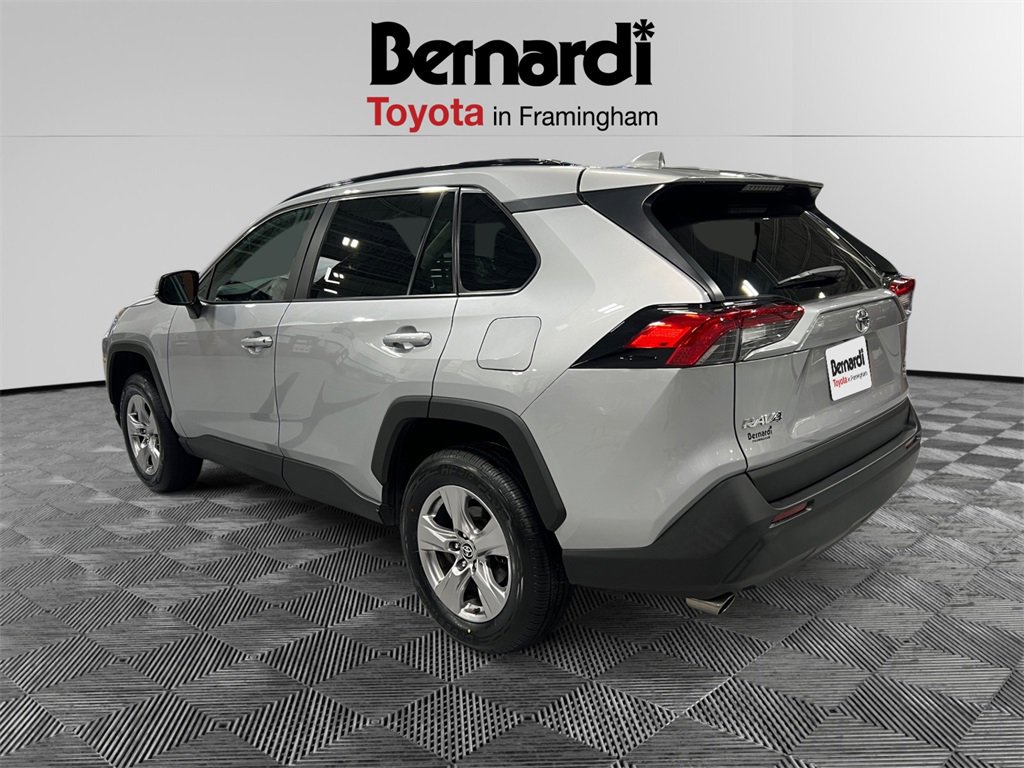 2022 Toyota RAV4 XLE photo 3