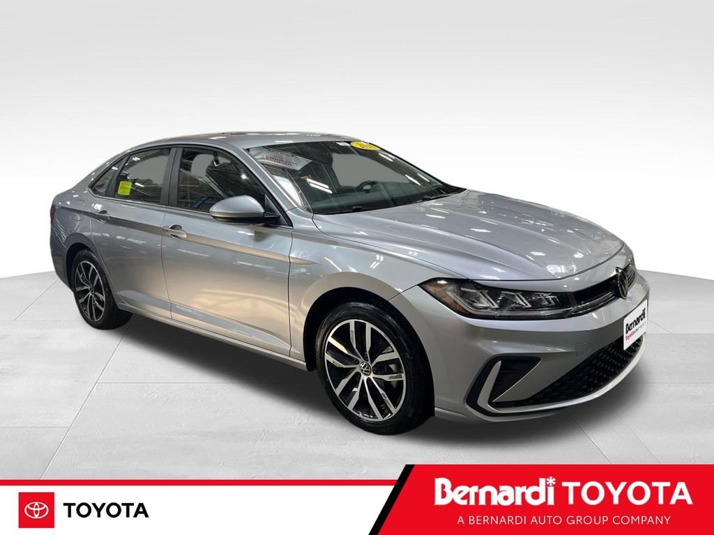 Used 2025 Volkswagen Jetta 1.5T SE Sedan