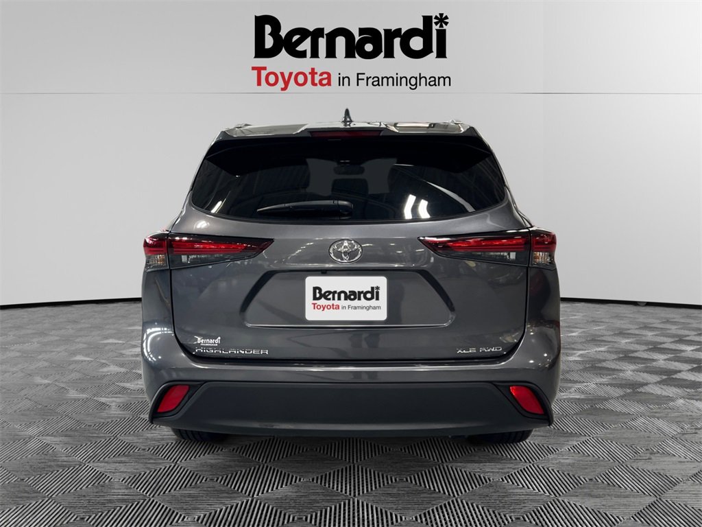 2024 Toyota Highlander XLE photo 4