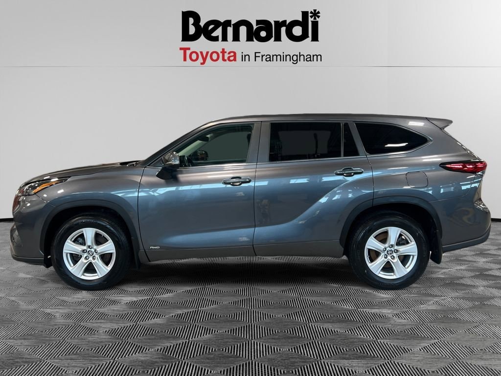 Used 2023 Toyota Highlander Hybrid LE SUV