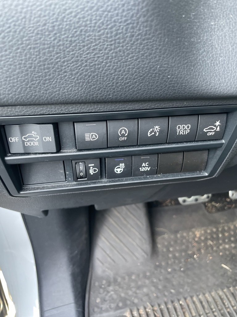 2022 Toyota Tundra Limited CrewMax photo 3