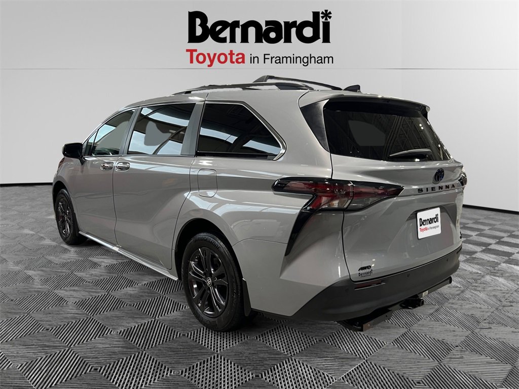 2024 Toyota Sienna Woodland Edition photo 3