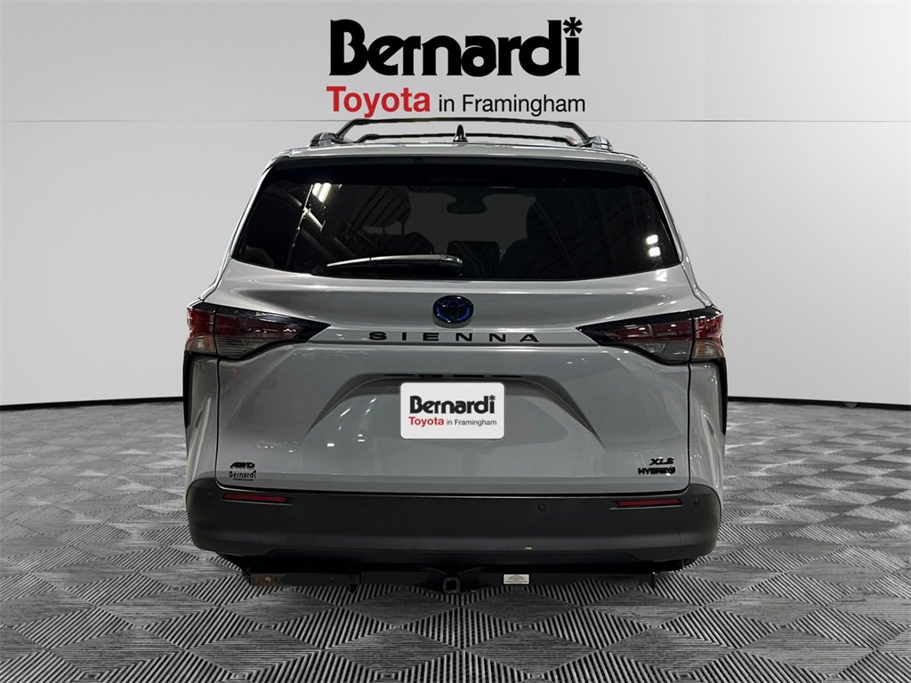 2024 Toyota Sienna Woodland Edition photo 4