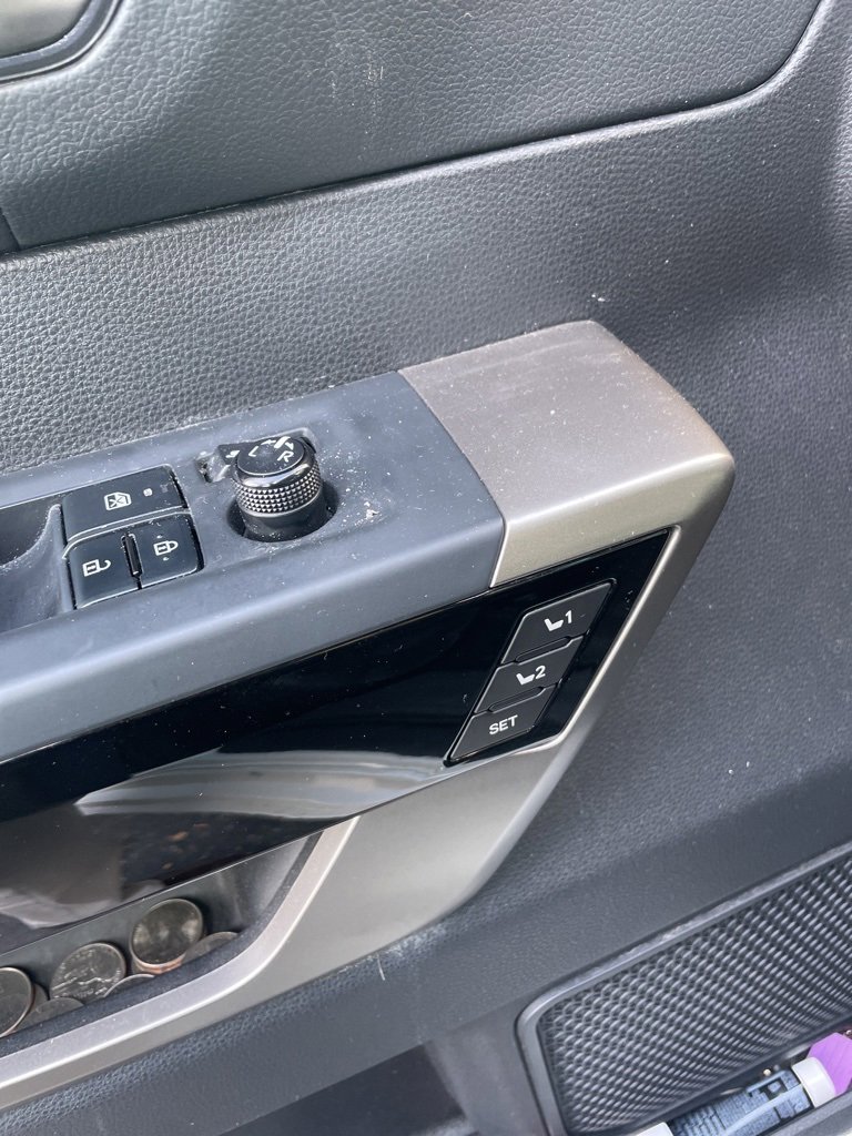 2022 Toyota Tundra Limited CrewMax photo 2