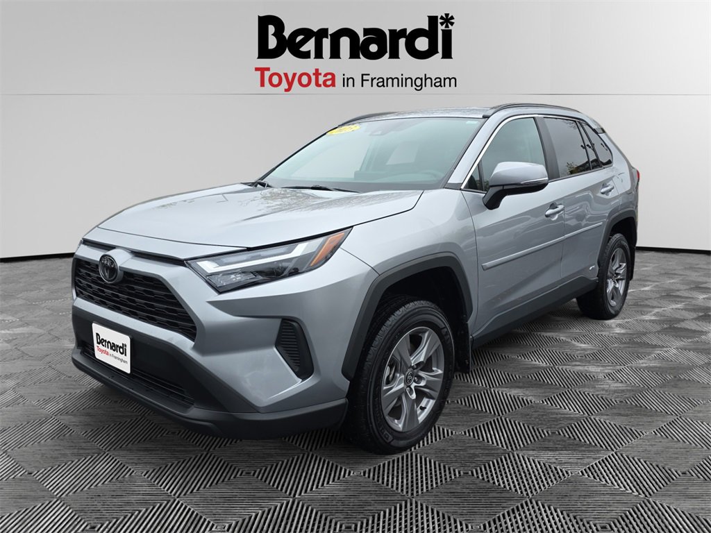 2025 Toyota RAV4 LE's photo