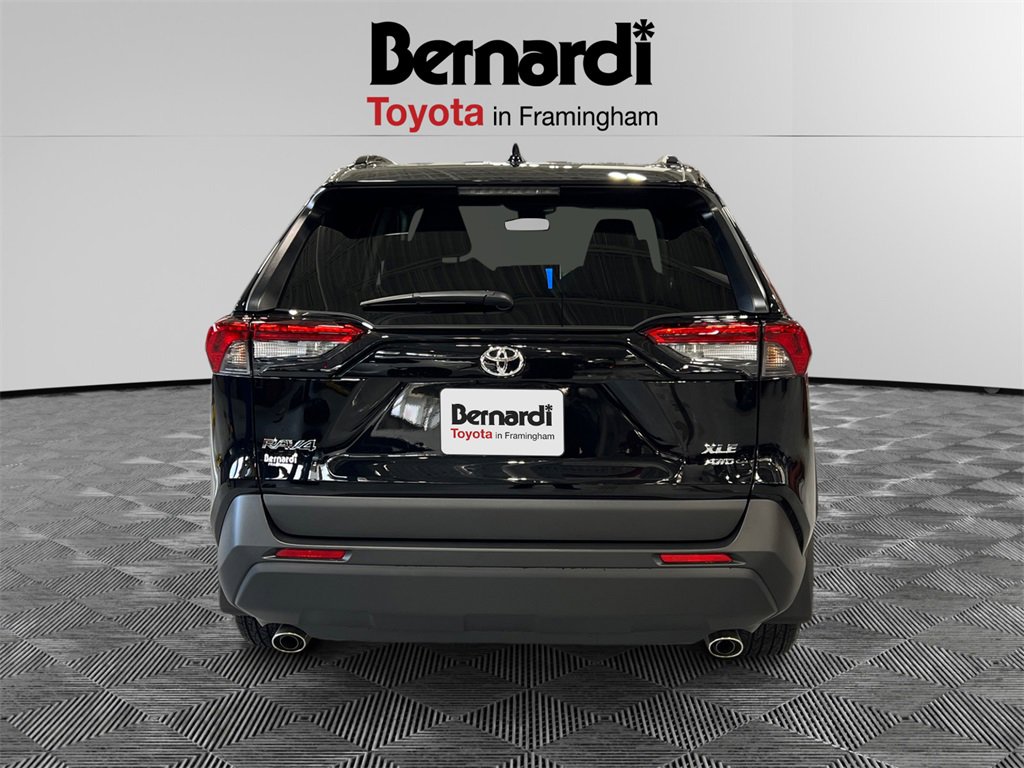 2025 Toyota RAV4 XLE photo 3