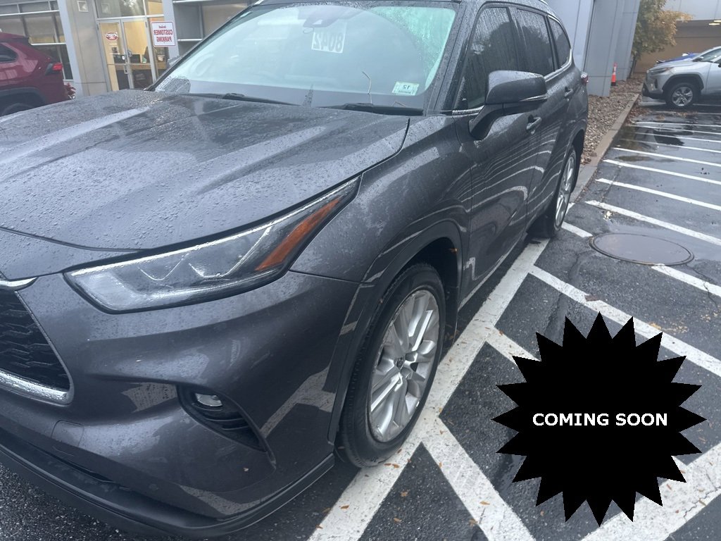 2022 Toyota Highlander Limited's photo