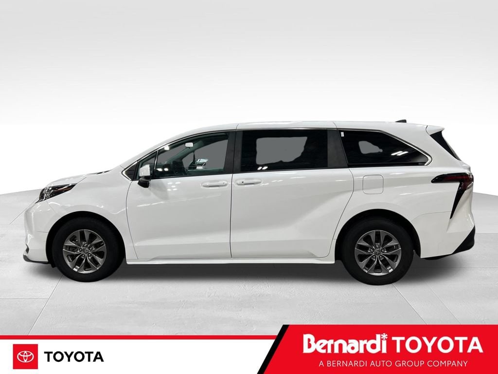 Used 2023 Toyota Sienna LE 8 Passenger Van Passenger Van