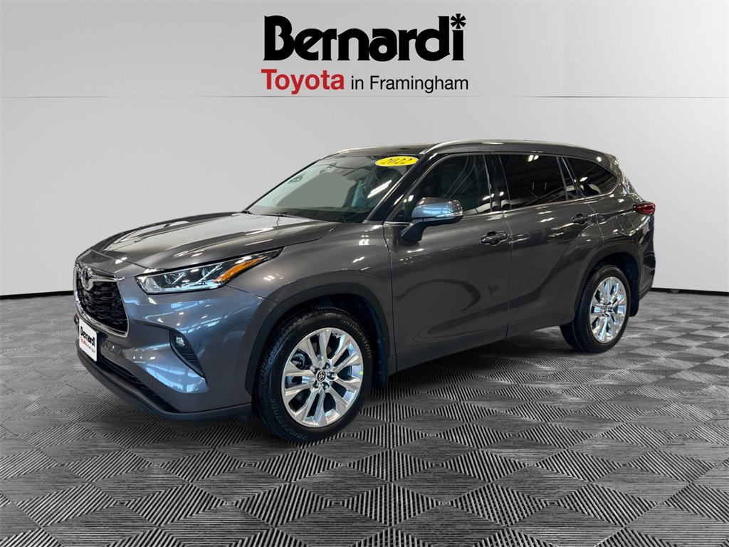 2022 Toyota Highlander Limited's photo