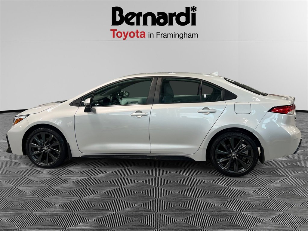 2025 Toyota Corolla SE photo 2