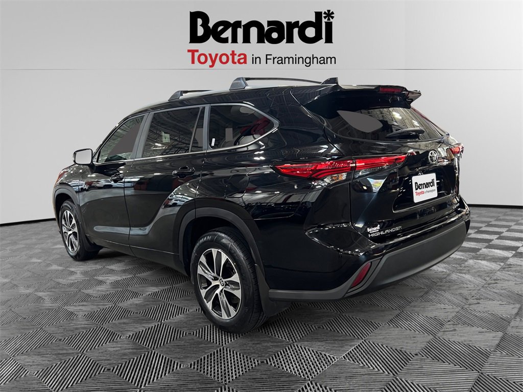 2023 Toyota Highlander XLE photo 3
