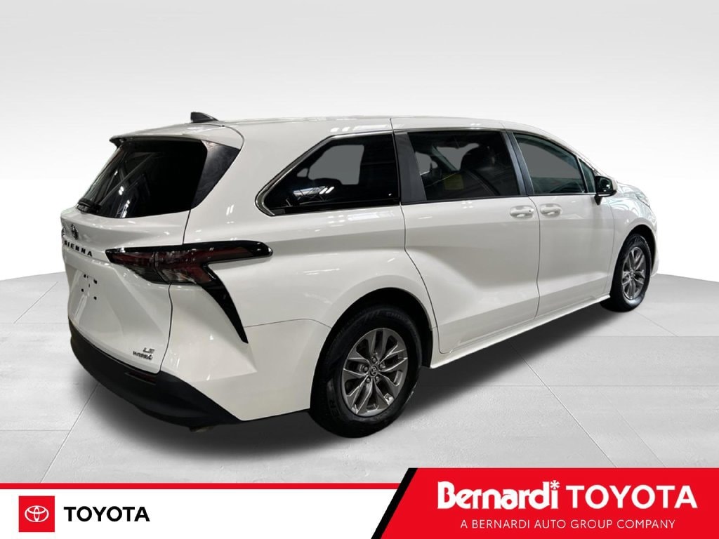 Used 2024 Toyota Sienna LE 8 Passenger Van Passenger Van