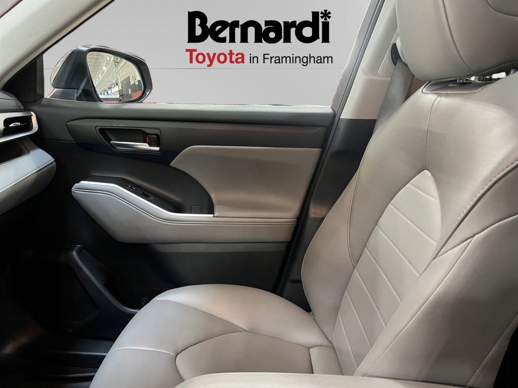 2023 Toyota Highlander XLE - Photo 14