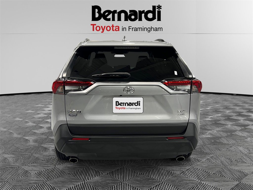 2022 Toyota RAV4 XLE photo 4