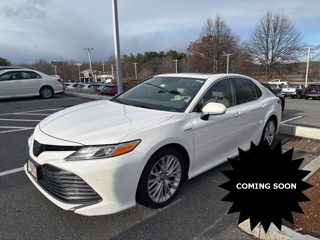 2019 Toyota Camry XLE Hybrid's photo