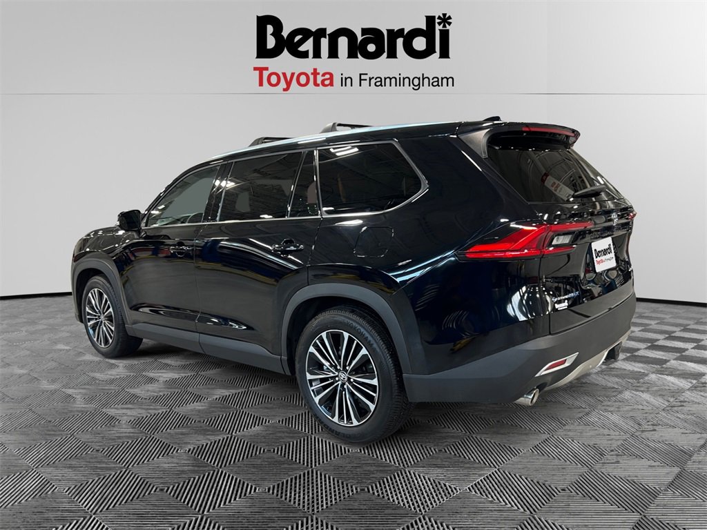 2024 Toyota Highlander Hybrid Platinum photo 3