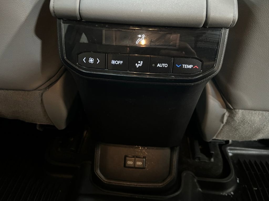 2023 Toyota Highlander XLE - Photo 18