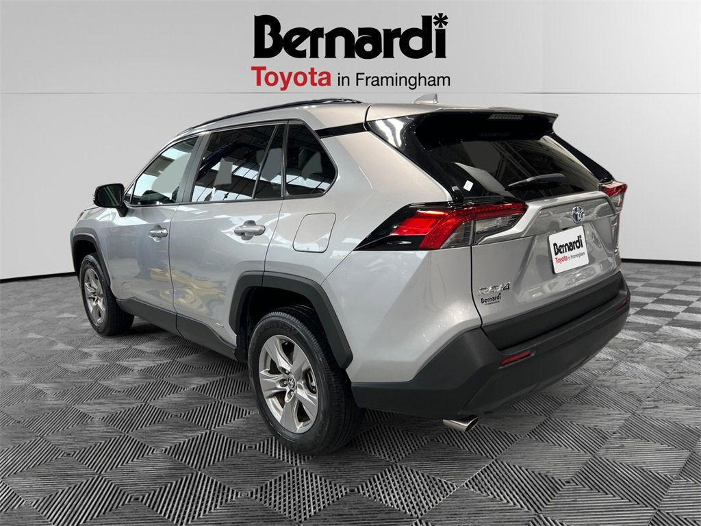 2024 Toyota RAV4 Hybrid XLE photo 3