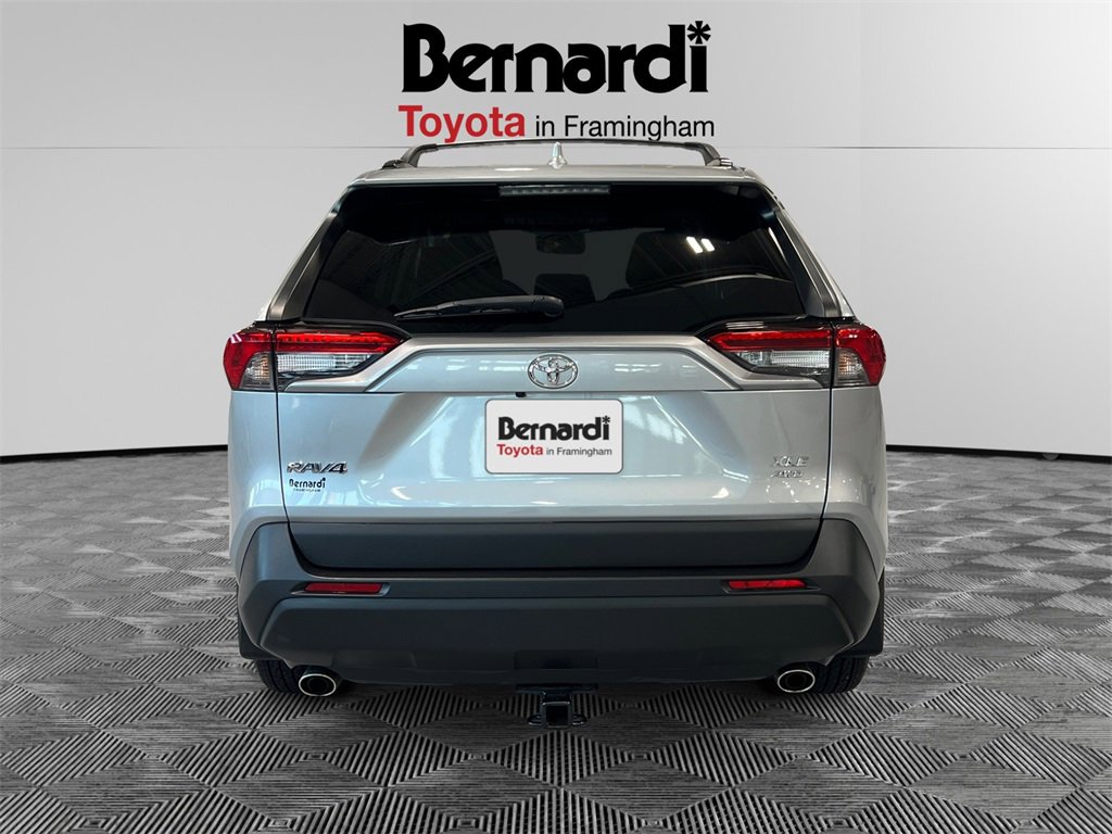 2021 Toyota RAV4 XLE photo 4
