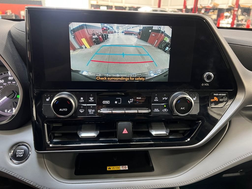 2023 Toyota Highlander XLE - Photo 21