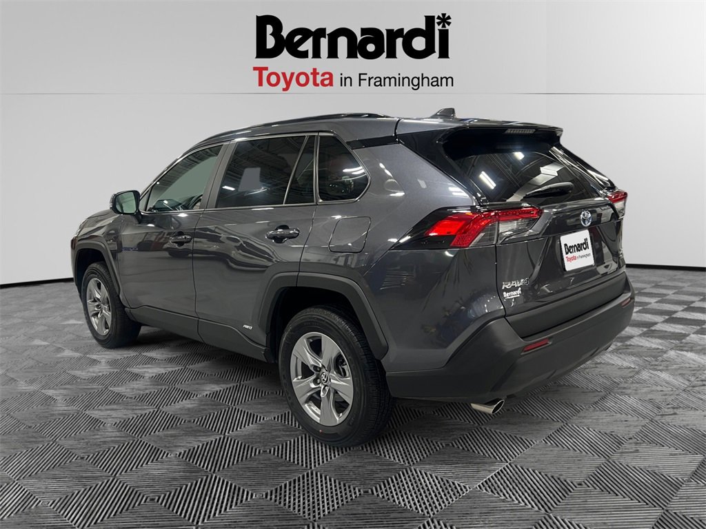 2024 Toyota RAV4 Hybrid XLE photo 3