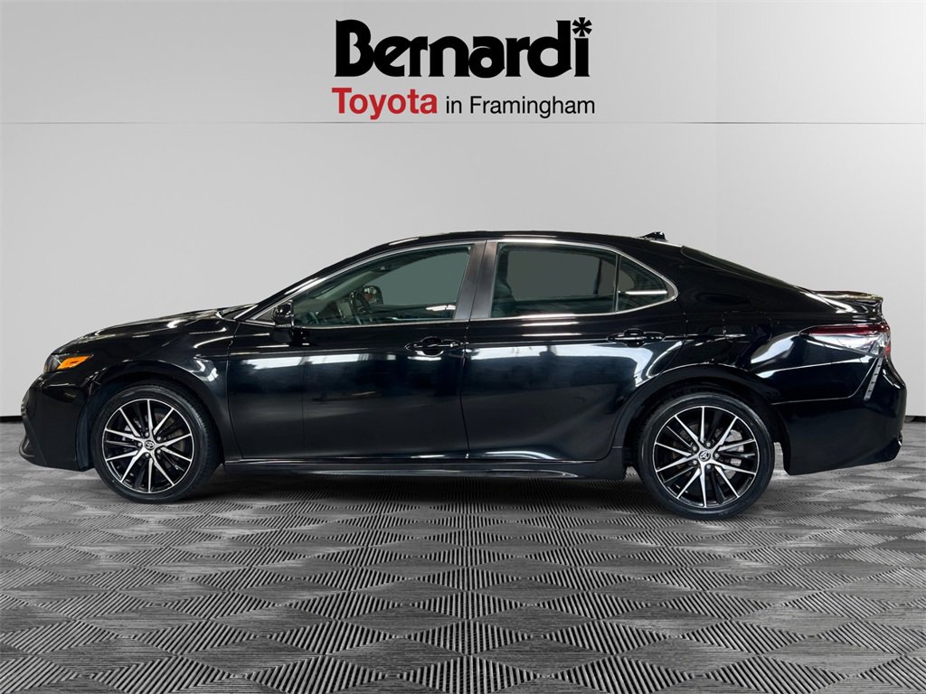 2022 Toyota Camry SE photo 2