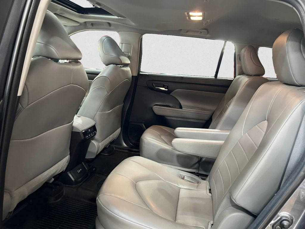 2023 Toyota Highlander XLE - Photo 13