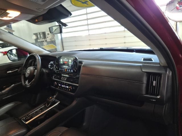2024 Nissan Pathfinder SL - Photo 14
