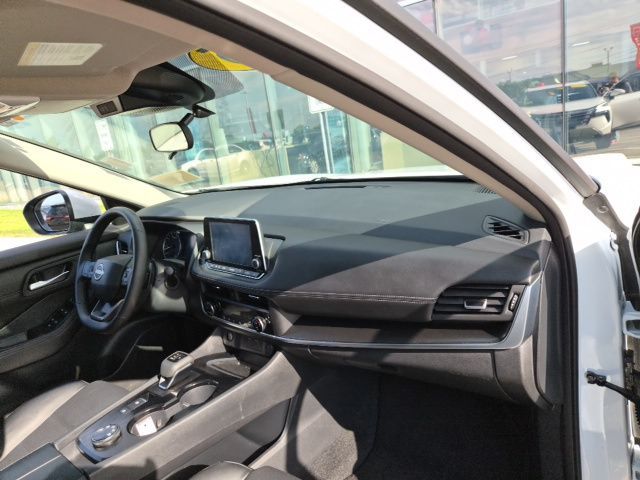 2025 Nissan Rogue SV - Photo 11