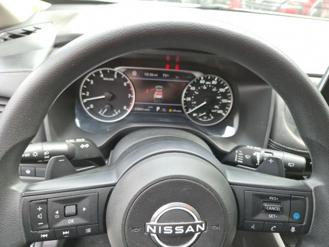 2024 Nissan Rogue SV - Photo 18