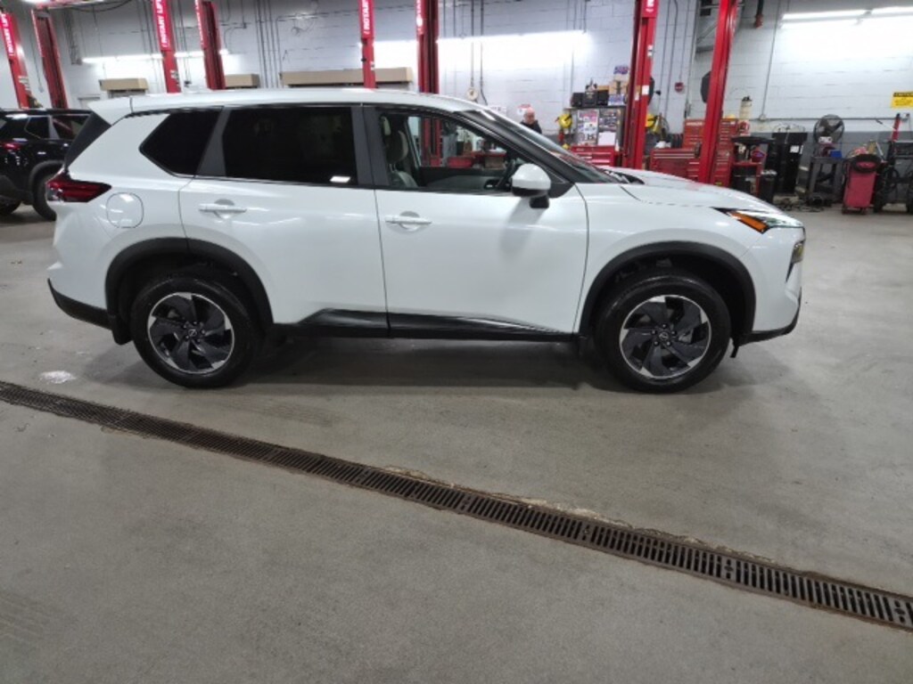 Used 2024 Nissan Rogue SV SUV